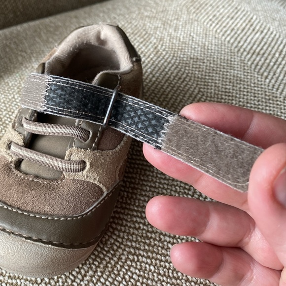 Stride Rite Boys Kylin Soft Sole Sneaker W/Memory Foam Insoles. Brown/Tan. SZ 4W - Picture 7 of 16